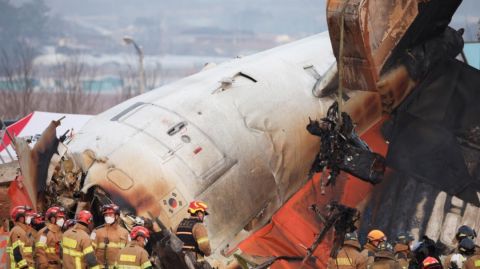 Doble emergencia aérea: tragedia en Corea del Sur y susto en Canadá sin víctimas fatales