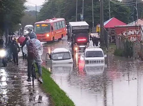 Tormenta y aguacero en Bogotá causan caos en el tráfico y emergencias en varias localidades