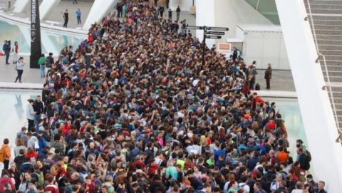 Más de docientos muertos en Valencia y miles de voluntarios ayudan en las zonas mas afectadas 