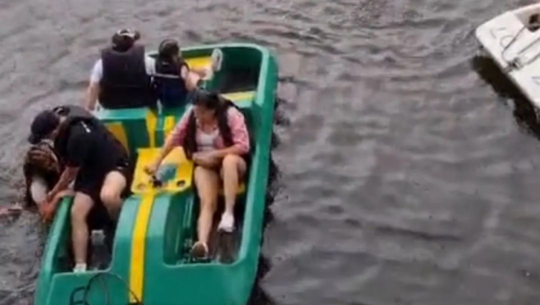 Imagen de Canoa se Hundió con Cuatro Personas a Bordo en el Lago la Pradera de Dosquebradas