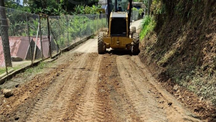 Veredas reciben mantenimiento de la vía 