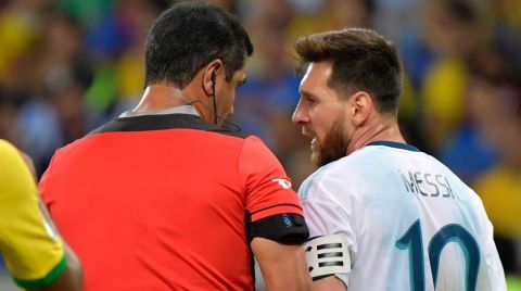 Árbitro admitió que perdonó roja a Messi por compensación en Copa América