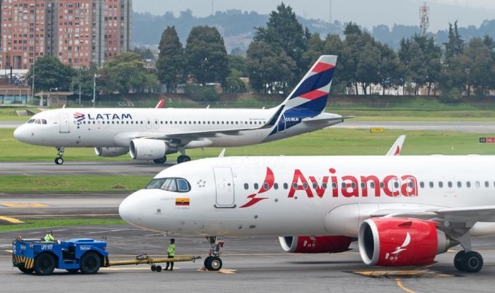 Las aerolíneas normalizan la operación en Colombia tras contingencia por escasez de combustible