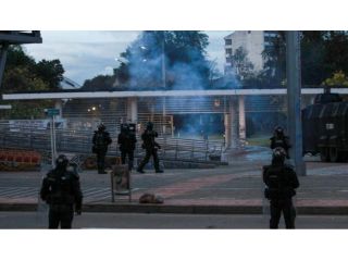Violentos Enfrentamientos entre Encapuchados y Policía en Bogotá