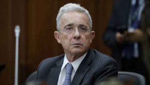 Se pospone juicio oral a Uribe mientras continúan apelaciones 