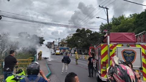 Intento de robo en el barrio Providencia de Pereira termina en captura y motocicleta incinerada